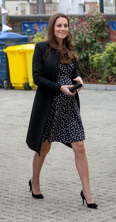 16-kate-middleton-pregnancy-outfit-h724
