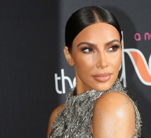 Oto kosmetyki do makijażu, które dają taki efekt jak produkty marki Kim Kardashian! Są tańsze i kupicie je w Polsce