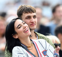 Dua Lipa i Anwar Hadid oficjalnie razem. Piosenkarka pochwaliła się zdjęciami na Instagramie