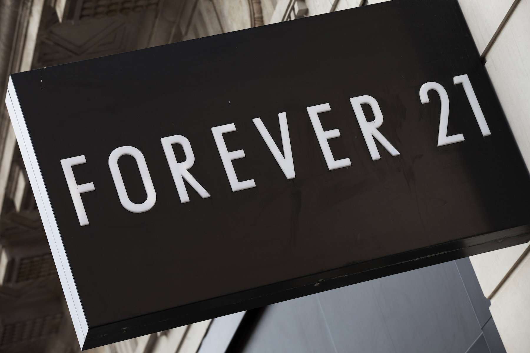 Forever 21 wycofuje się z Polski? Marka ma poważne problemy