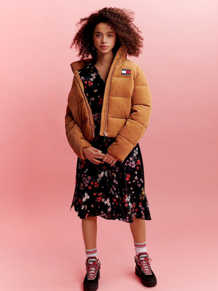 Tommy Hilfiger wypuścił kolekcję w duchu zrównoważonej mody. Znajdziemy w niej ubrania pochodzące nawet w 100% z recyklingu