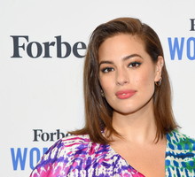 Ashley Graham pokazała, jak naprawdę wygląda jej ciało w ciąży! Zdjęcie modelki podbiło Instagram