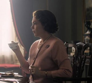 olivia-colman-w-roli-krolowej-elzbiety-w-3-sezonie-the-crown