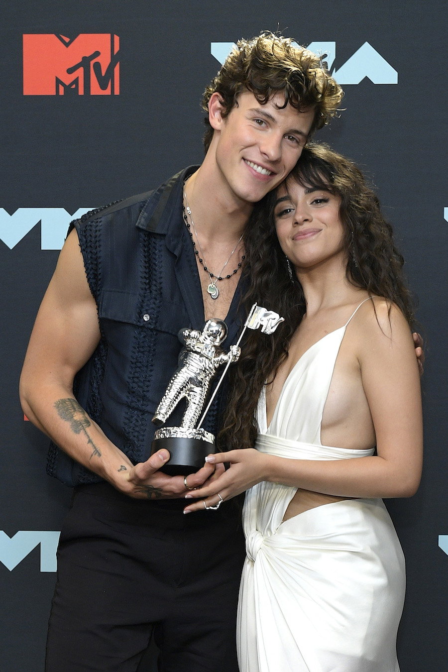 Shawn Mendes i Camila Cabello zaśpiewali po raz pierwszy na żywo utwór „Señorita”!