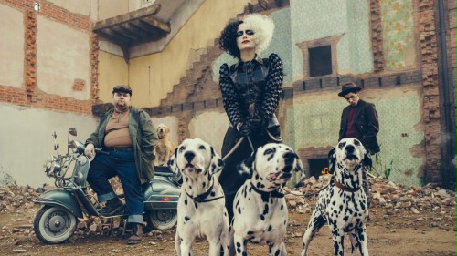 Emmya Stone jako Cruella de Mon w nowym filmie Disneya „Cruella”