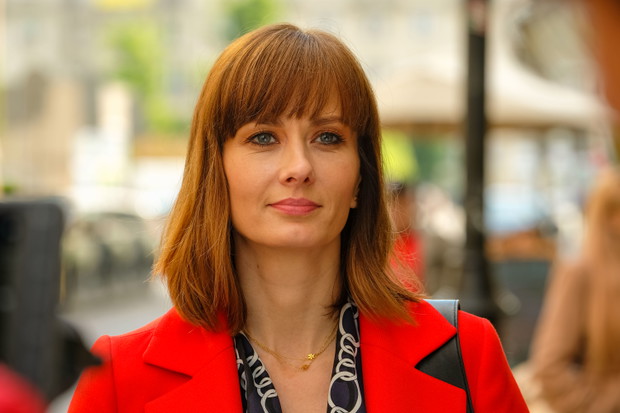 Kadr z serialu „Przyjaciółki” z Małgorzatą Sochą, Anitą Sokołowską, Magdaleną Stużyńską-Brauer i Joanną Liszowską