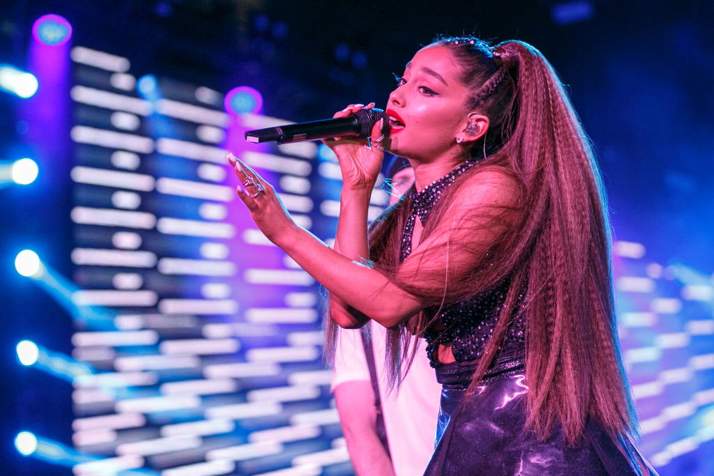 Ariana Grande pozwała popularną sieciówkę na 10 mln dolarów! O co poszło?