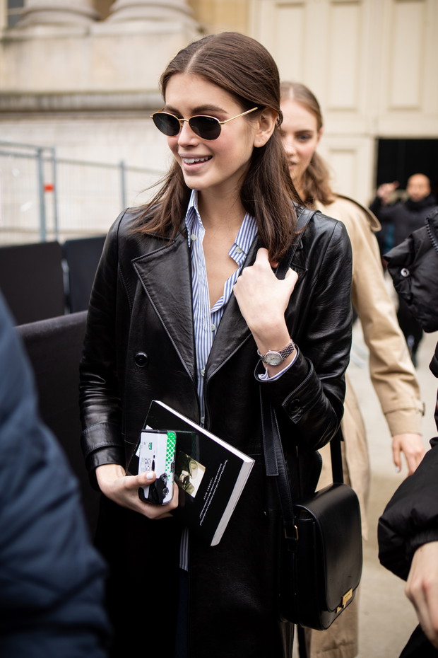 Kaia Gerber ma 17 lat i pracuje jako modelka dla największych marek m.in. Chanel.