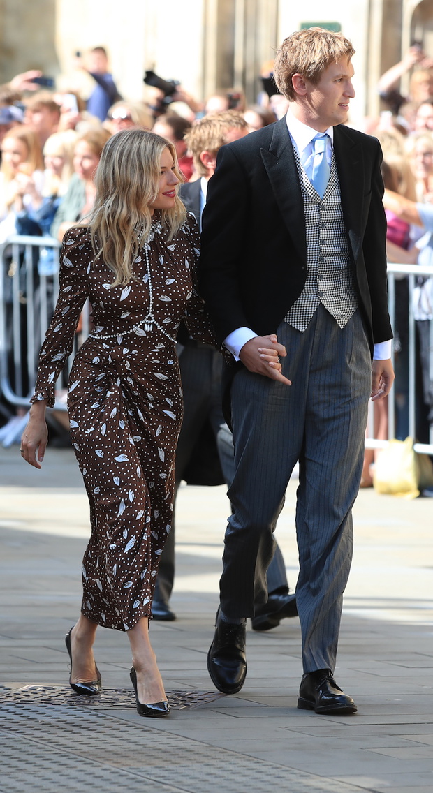 Sienna Miller i Lucas Zwirner na ślubie Ellie Goulding