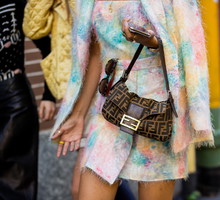 Trend z lat 90. powraca! Gdzie kupić bagietki – najmodniejsze torebki sezonu, do których słabość miała Carrie Bradshaw?