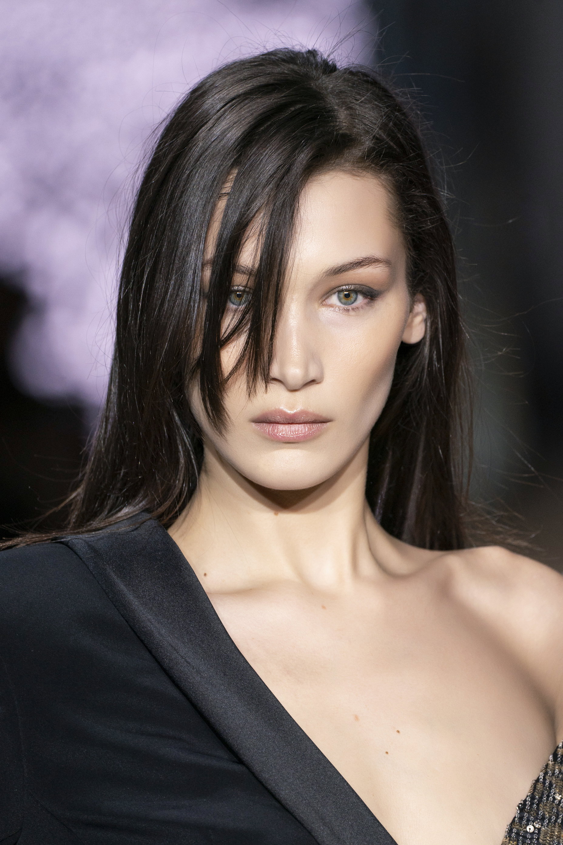 Trendy jesień 2019: Modne fryzury do wysokiego czoła
