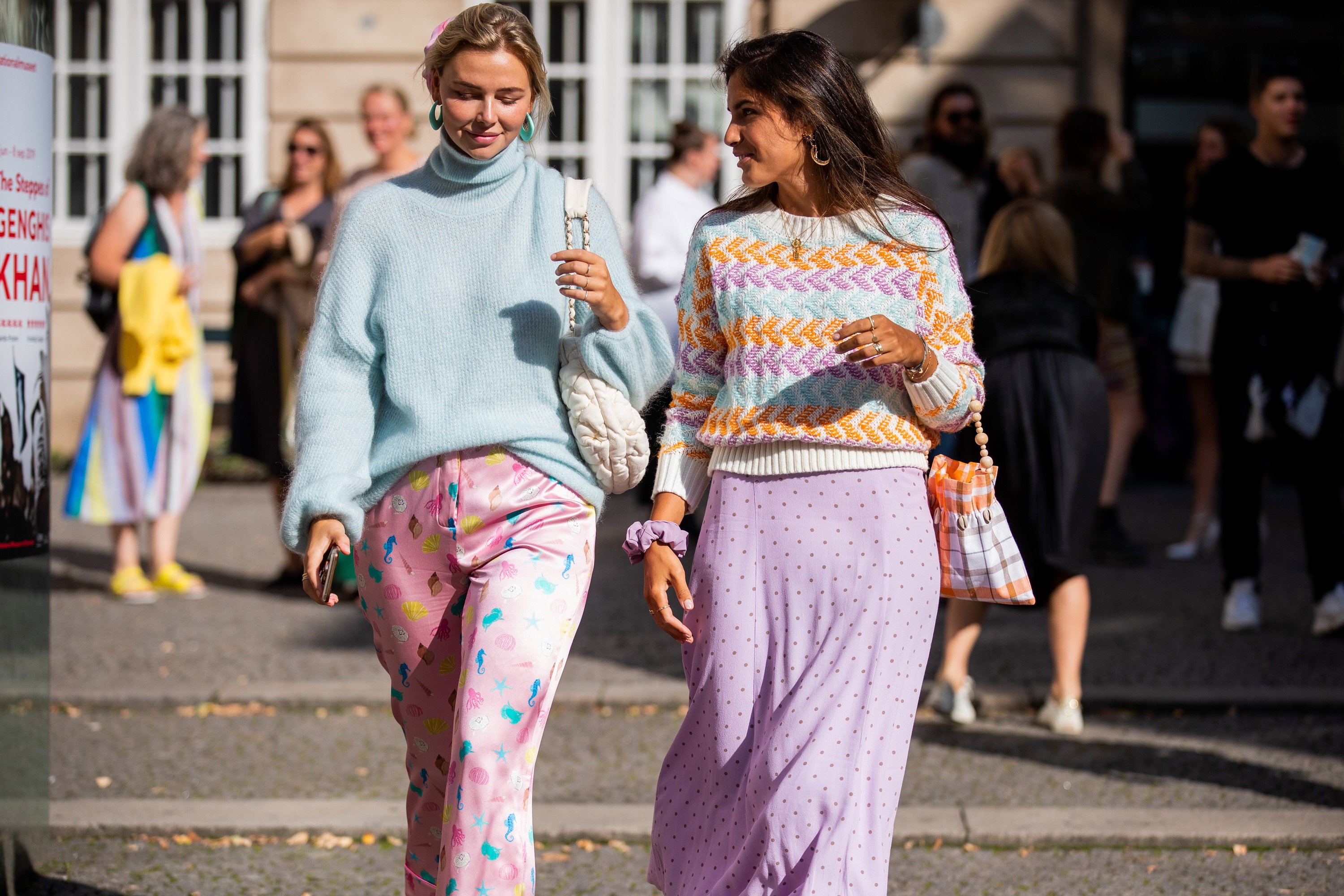 Trendy jesień 2019: modne swetry, które będziemy nosić cały sezon
