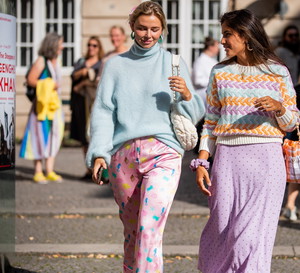 Trendy jesień 2019: modne swetry, które będziemy nosić cały sezon