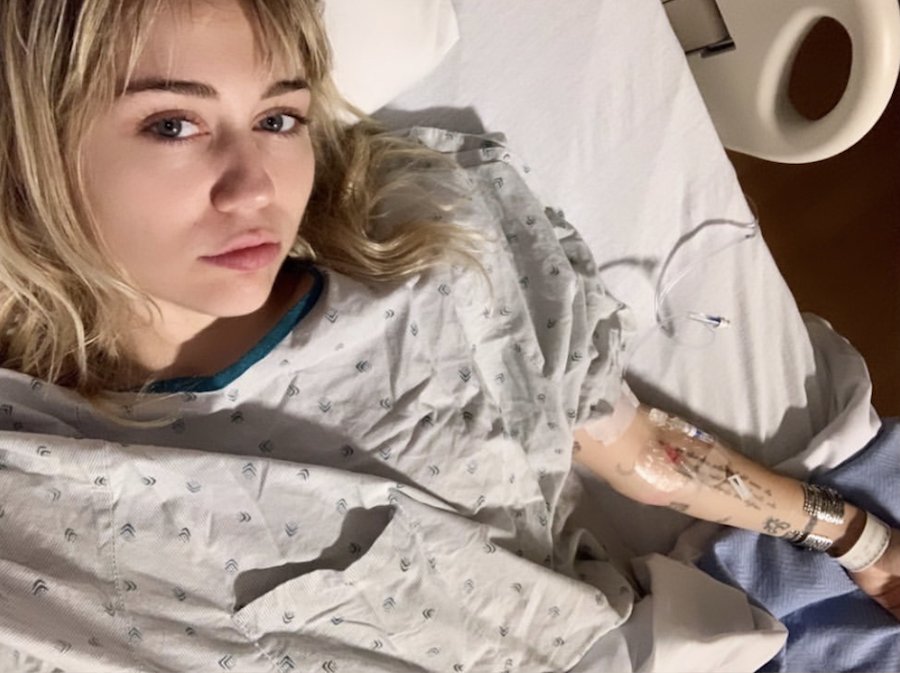 Miley Cyrus trafiła do szpitala. Jej nowy chłopak Cody Simpson wspiera artystkę w trudnych chwilach