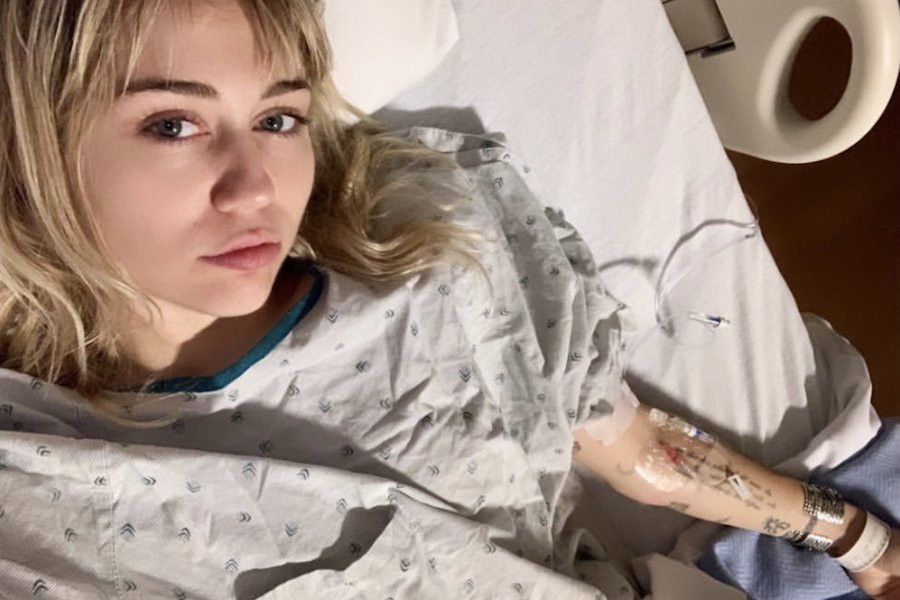 Miley Cyrus trafiła do szpitala. Jej nowy chłopak Cody Simpson wspiera artystkę w trudnych chwilach