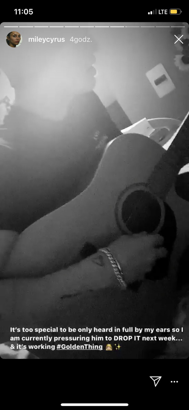Cody Simpson zaśpiewał jej nową piosenkę, którą napisał specjalnie dla Miley Cyrus.