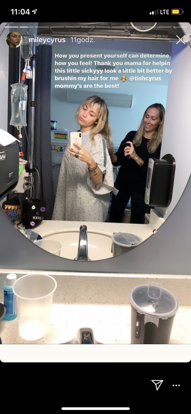 Miley Cyrus wrzuciła relację ze szpitala na Instagram Stories.