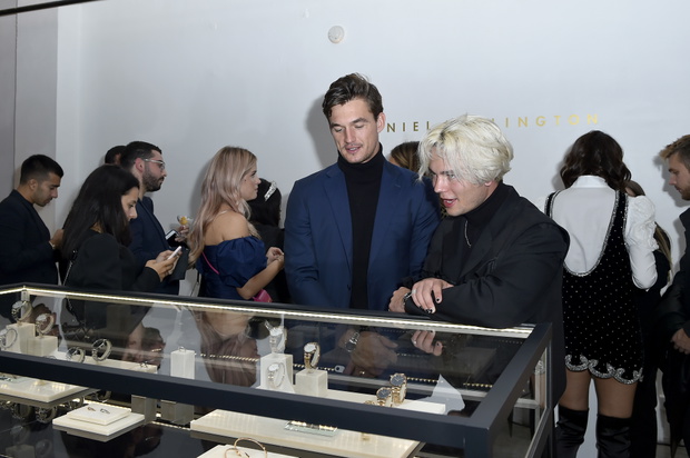 Prezentacja zegarka Iconic Link marki Daniel Wellington