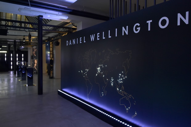 Prezentacja zegarka Iconic Link marki Daniel Wellington