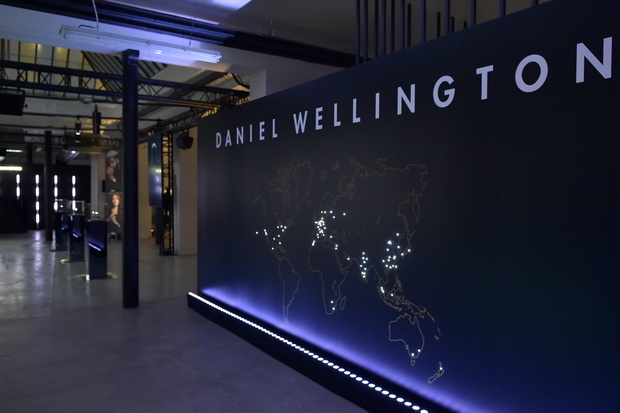 Prezentacja zegarka Iconic Link marki Daniel Wellington
