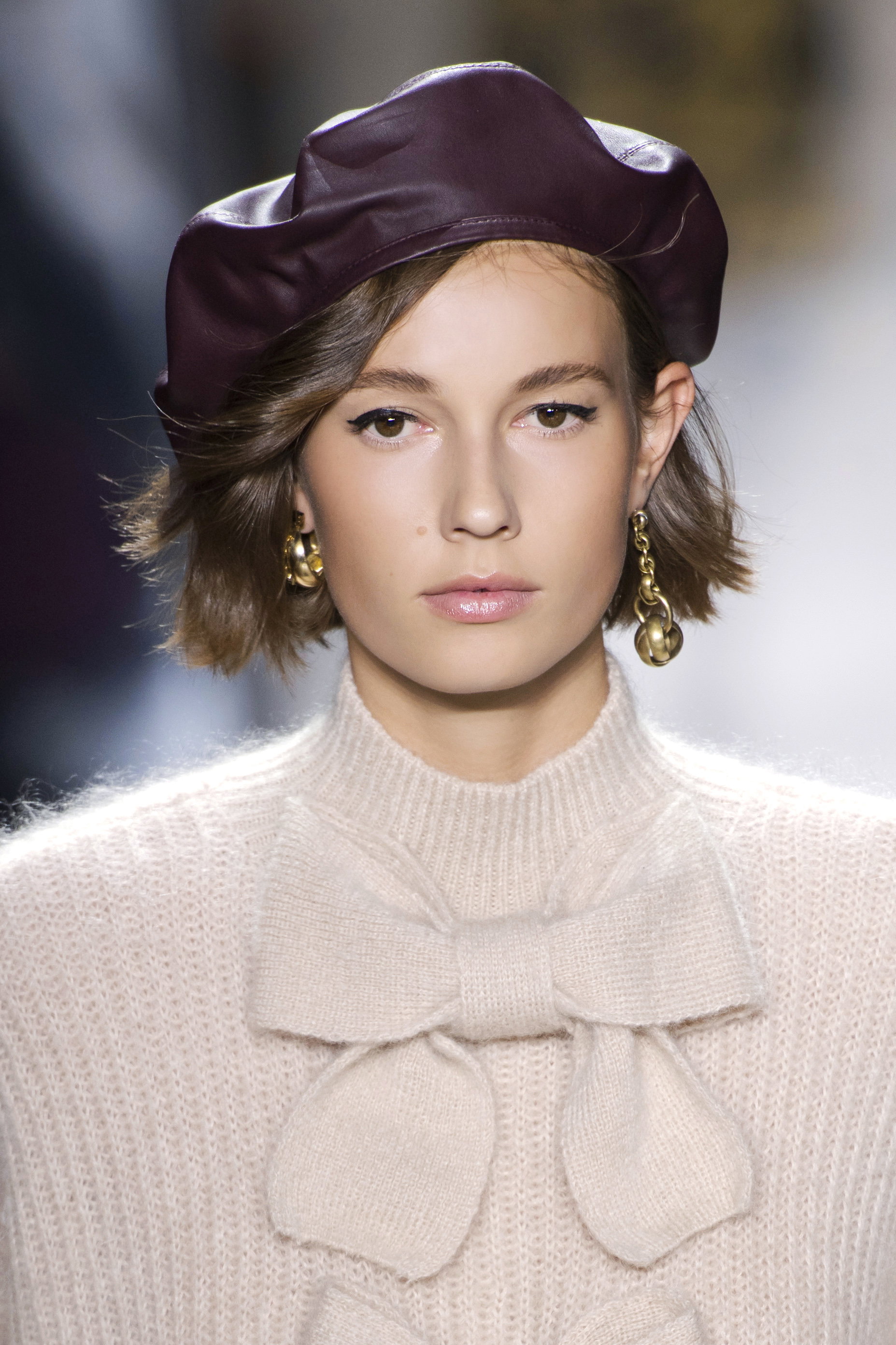 Trendy jesień 2019: krótkie fryzury damskie. Oto modne propozycje z wybiegów!