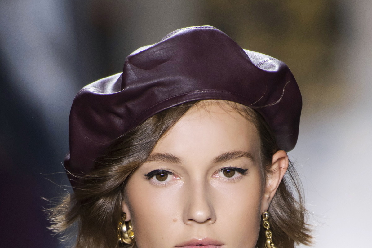 Trendy jesień 2019: krótkie fryzury damskie. Oto modne propozycje z wybiegów!