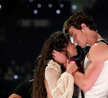 Shawn Mendes i Camila Cabello rozstali się? To zachowanie wokalisty daje do myślenia!