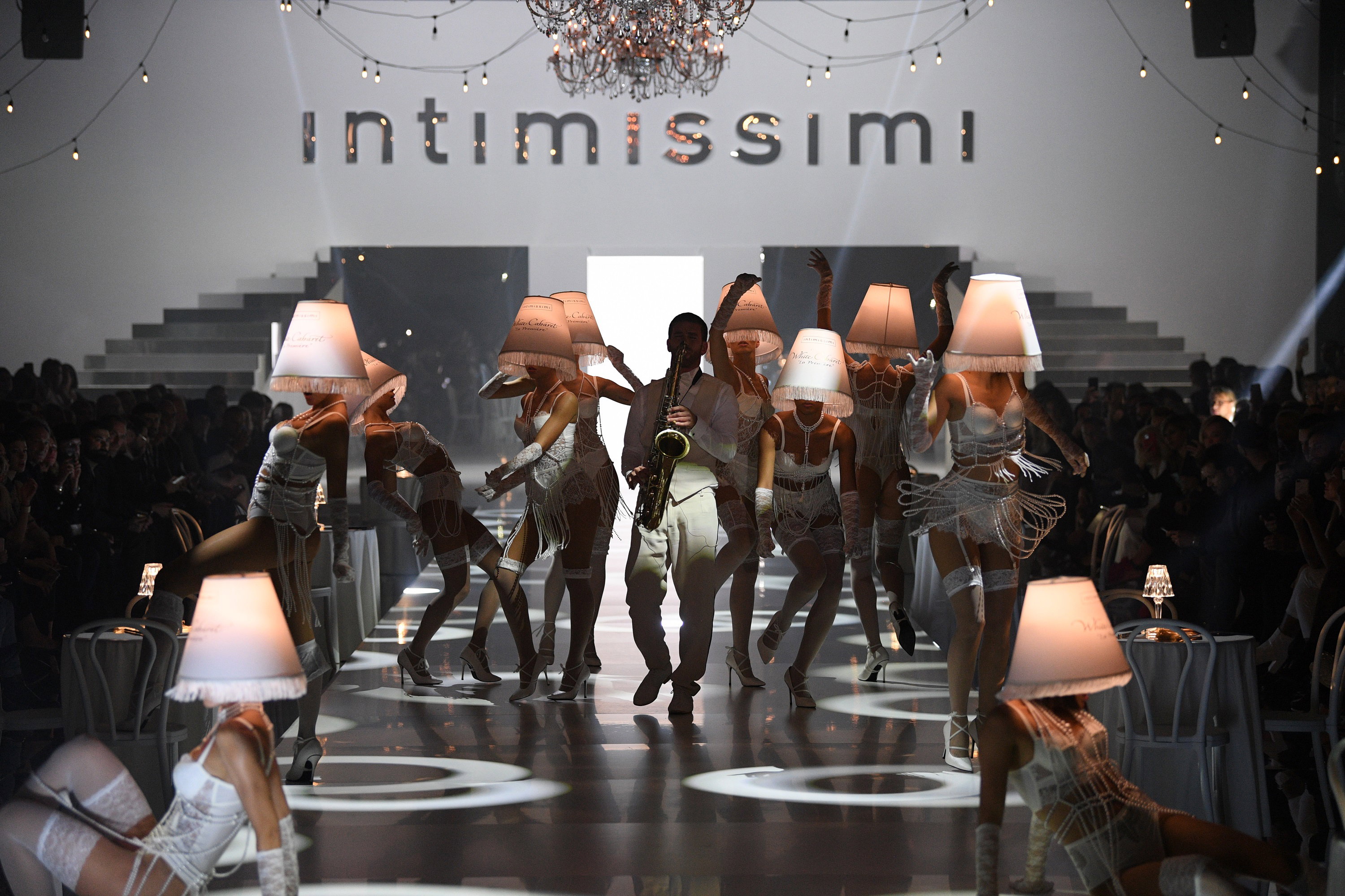 Irina Shayk, Sarah Jessica Parker, Kasia Sokołowska, Chiara Ferragni i inne gwiazdy na Intimissimi Fashion Show 2019