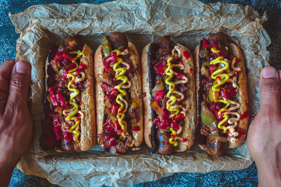 Już niedługo Żabka wprowadzi do oferty wegańskie hot-dogi!