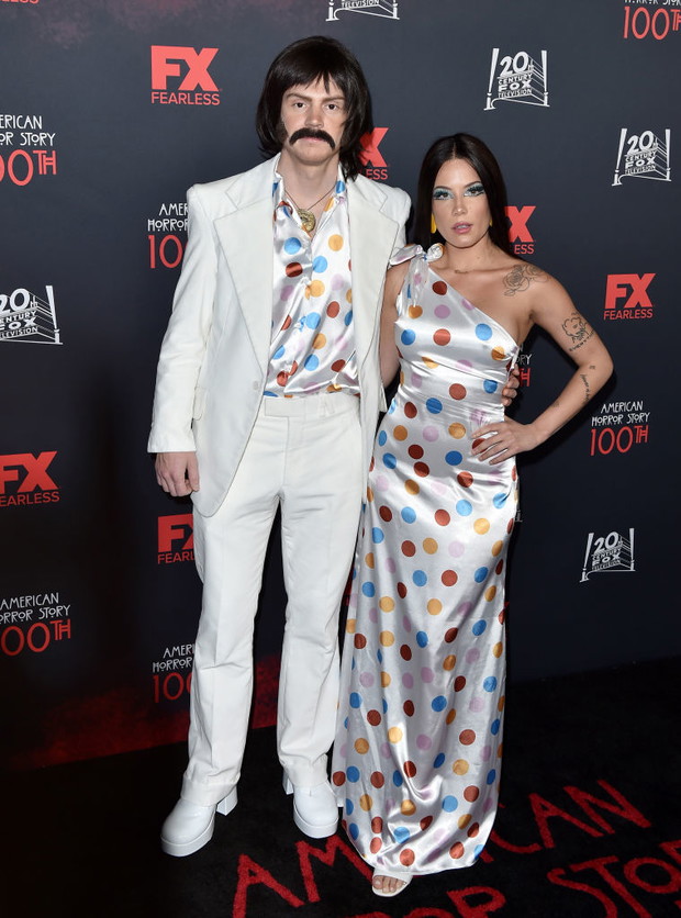 Evan Peters i Halsey