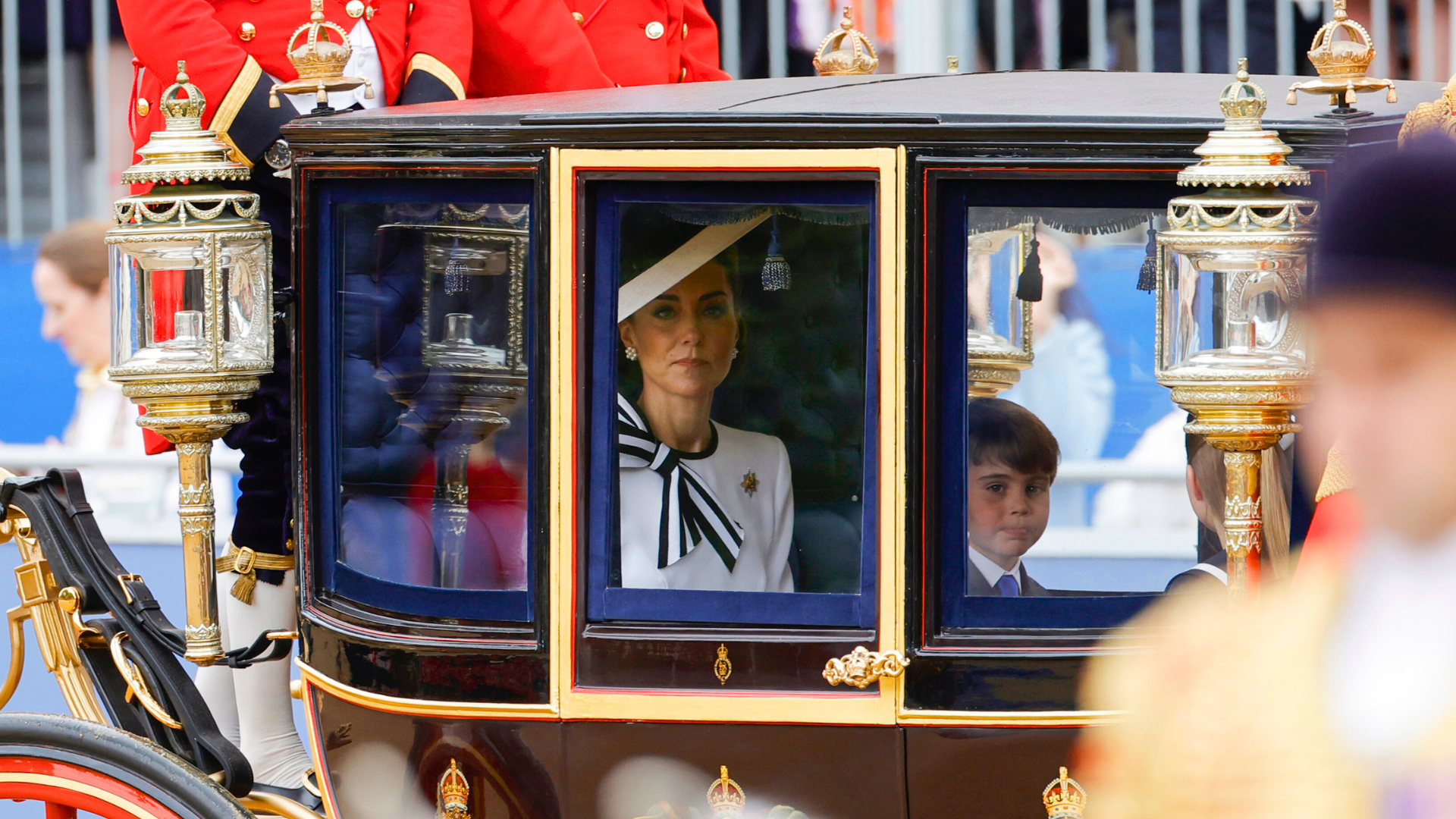 Czy rodzina królewska ogląda The Crown?