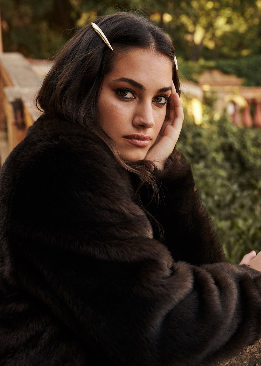 Modelka plus size w świątecznej kampanii Mango. Lorena Duran zdradziła nam, co oznacza dla niej body positive [WYWIAD]