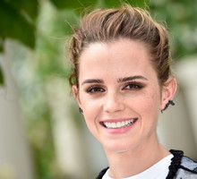 Emma Watson zachęca do przeczytania „Małych kobietek” w bardzo nietypowy sposób. Aktorka ukrywa książki w różnych miejscach na świecie