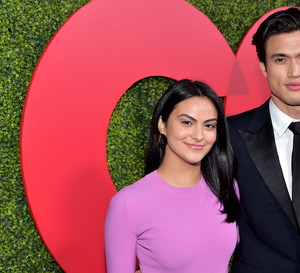 Camila Mendes i Charles Melton rozstali się!