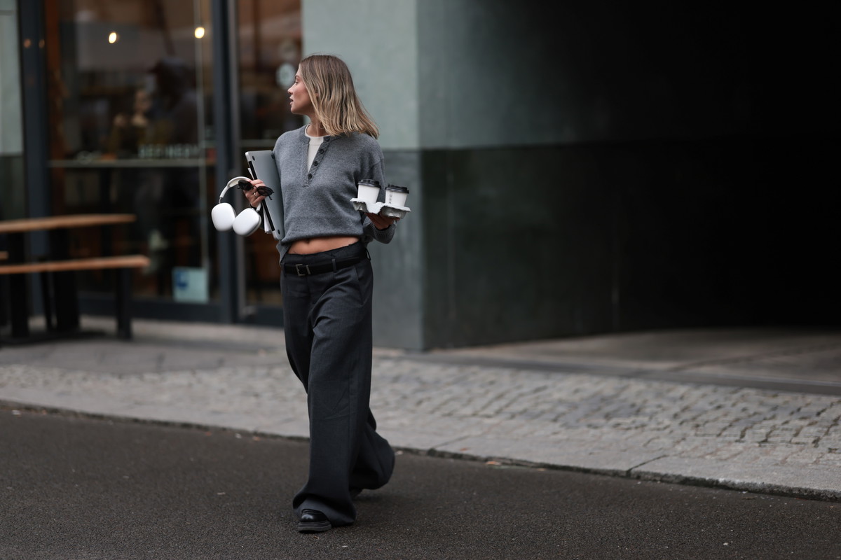 Jesienne anty-trendy z szafy minimalistek. 5 rzeczy, które można nosić latami