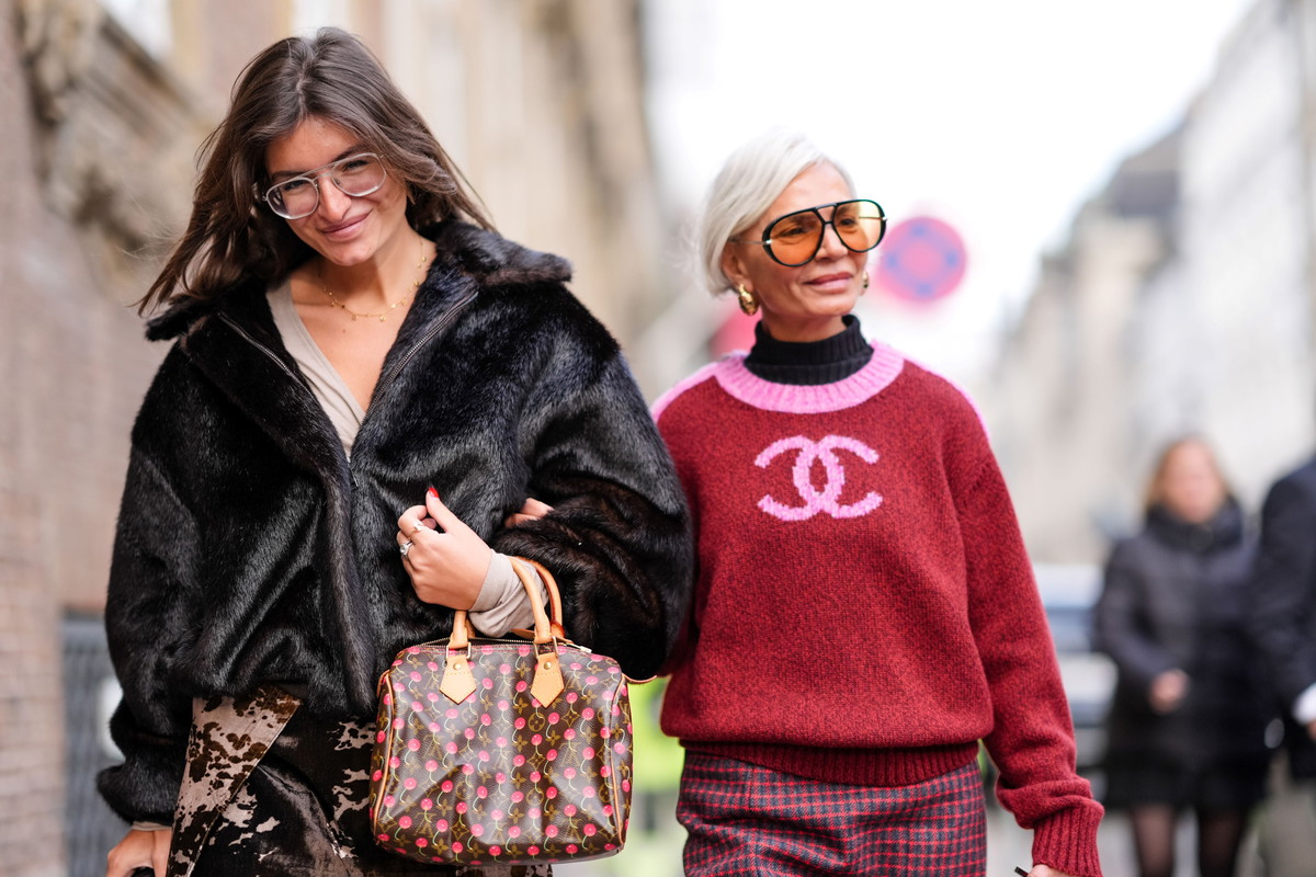 Moją mamę i mnie dzieli 28 lat, ale tej jesieni obie będziemy nosić te 5 rzeczy. Są modne i można je nosić w każdym wieku!