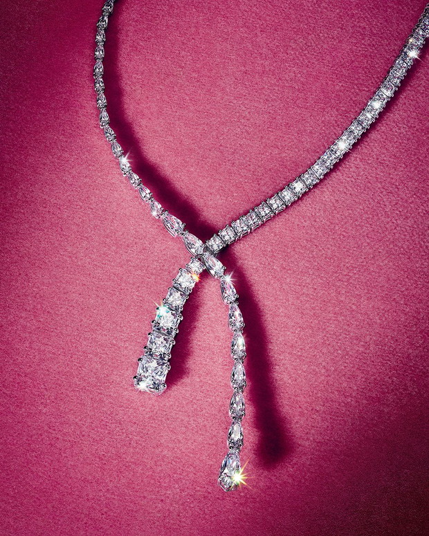 Kryształowa biżuteria z kampanii Swarovski na święta 2024