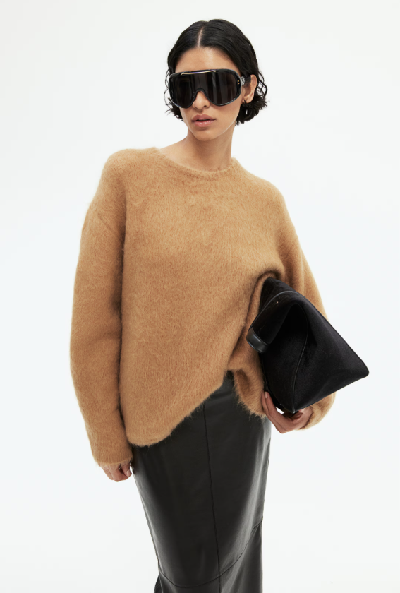 Sweter z H&M w odcieniu mocha mousse