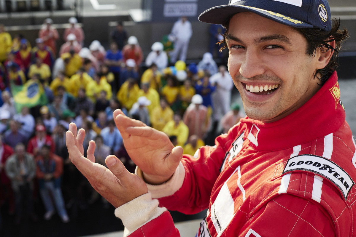 SENNA. Gabriel Leone as Ayrton Senna in Senna. Cr. Alan Roskyn/Netflix ©2024