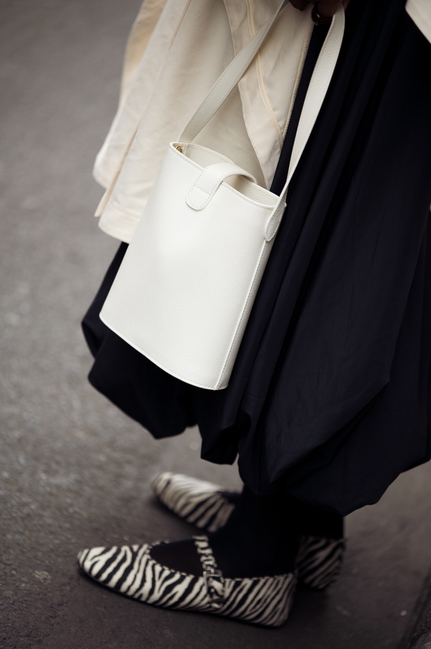Street Style - Paris Fashion Week - Womenswear Fall/Winter 2025/2026 - Day Two