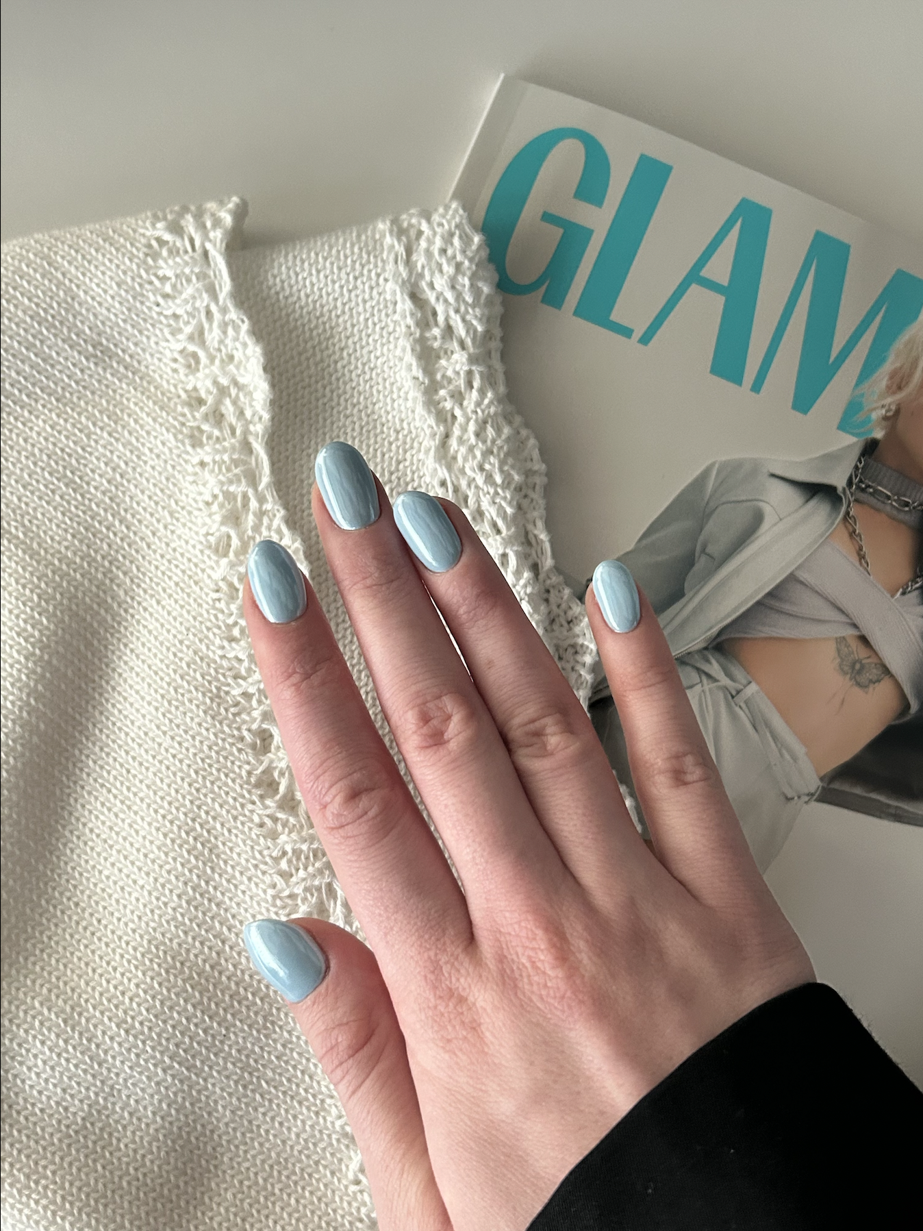Paznokcie baby blue