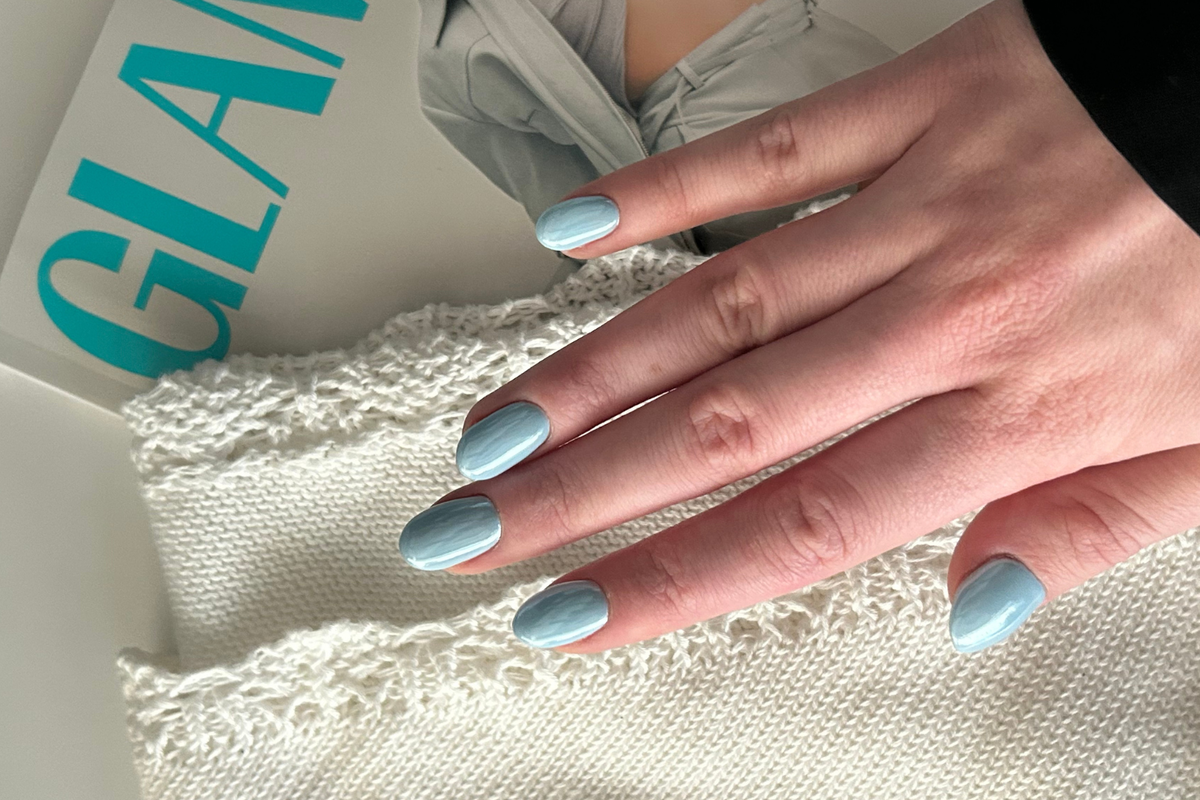 Paznokcie baby blue