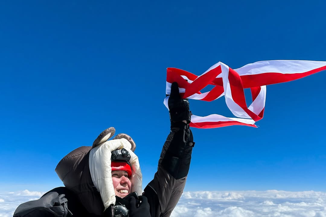 Oficjalnieo11-3818maja2025rokustanamnaszczycieMountEverestzostajctymsamymnajmodszPolknaDachuwiata!WNepalujestemoddw…