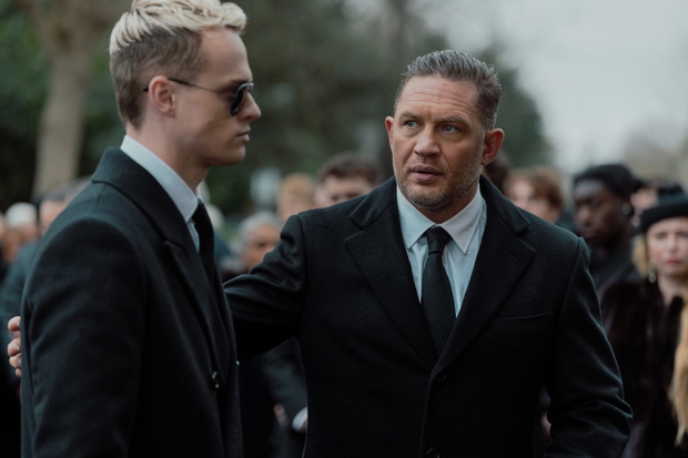 strefa-gangsterow-recenzja-opinie-serial-skyshowtime-tom-hardy-2
