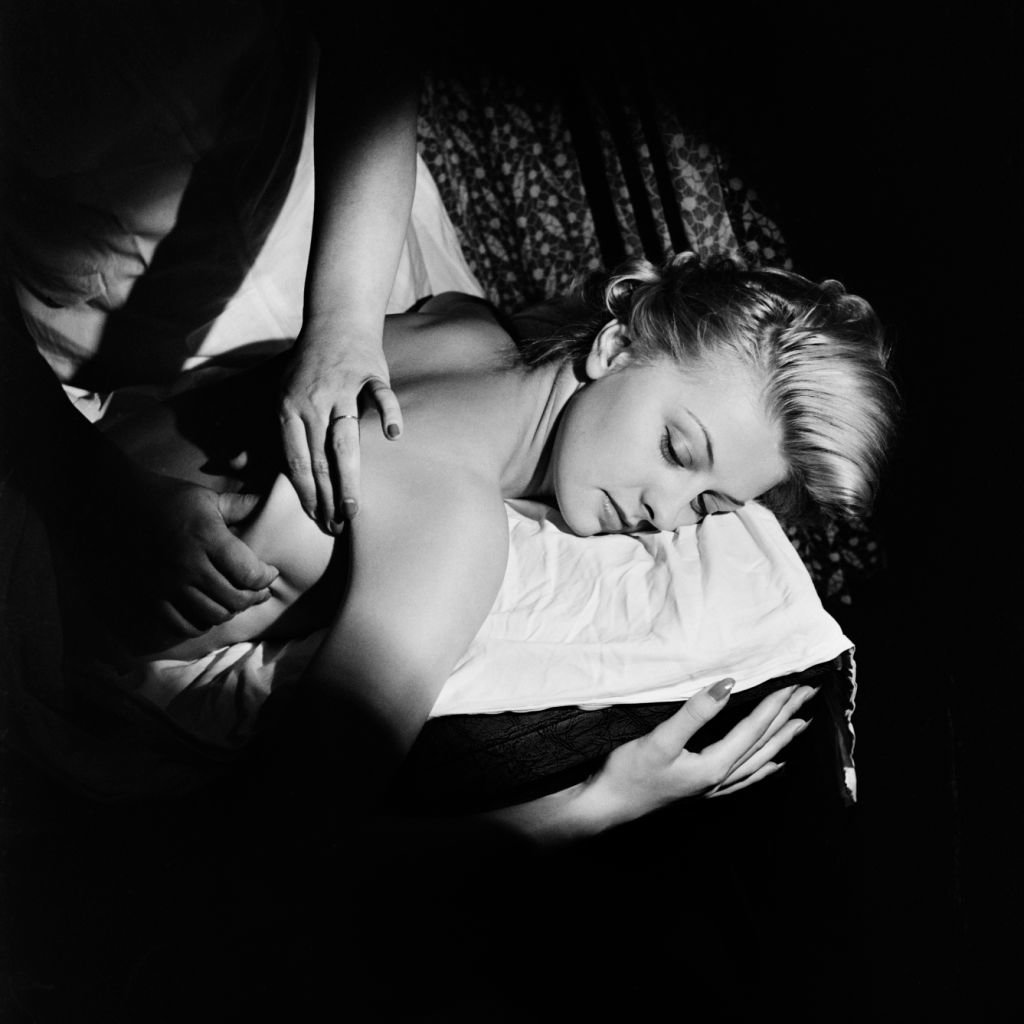1950s BLONDE WOMAN HAVING...