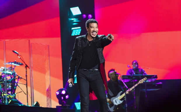 Lionel_Oakland_1129_V2_crop