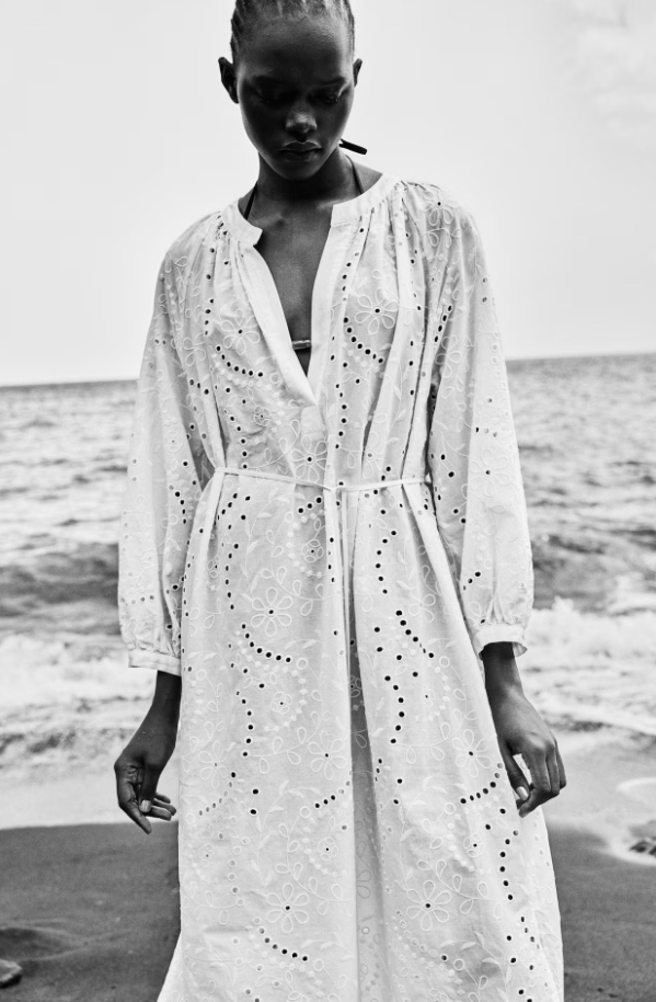 Sukienka z haftem angielskim H&amp;M visual