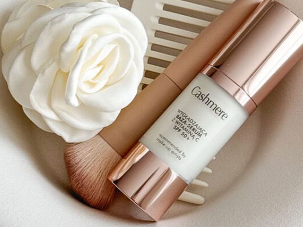 Cashmere DD Wygładzająca baza-serum z witaminą C SPF 50+