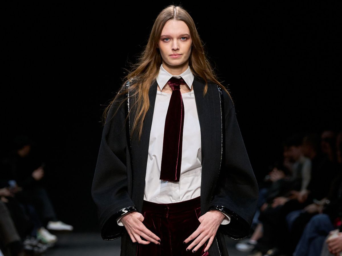 Te perfumy to esencja stylu Old Money + Girl Boss w jednym flakonie. „Zapach jest bardzo elegancko uszyty” i idealny na jesień