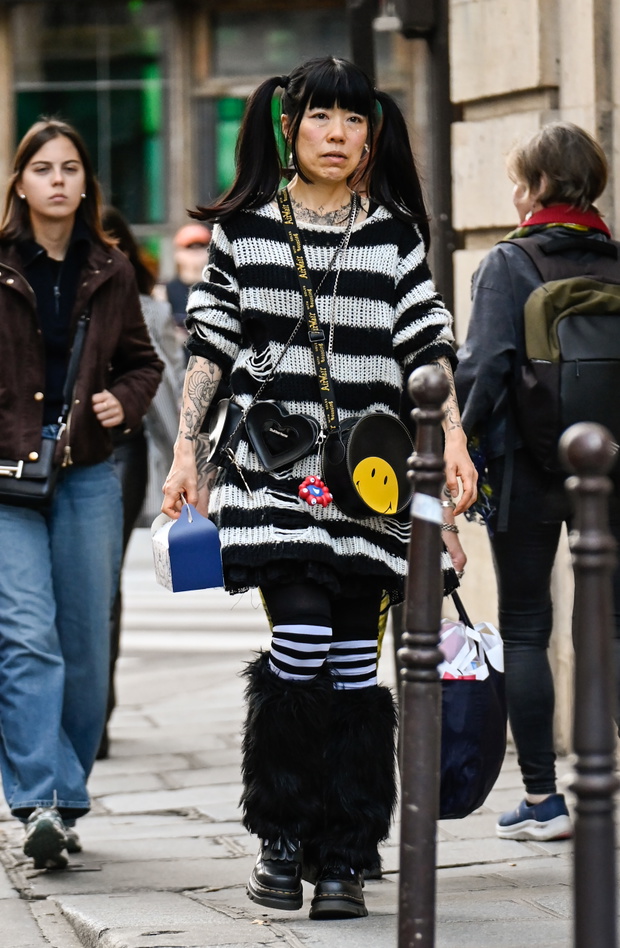 Street Style - Paris Fashion Week - Womenswear Spring Summer 2026 - Day Nine